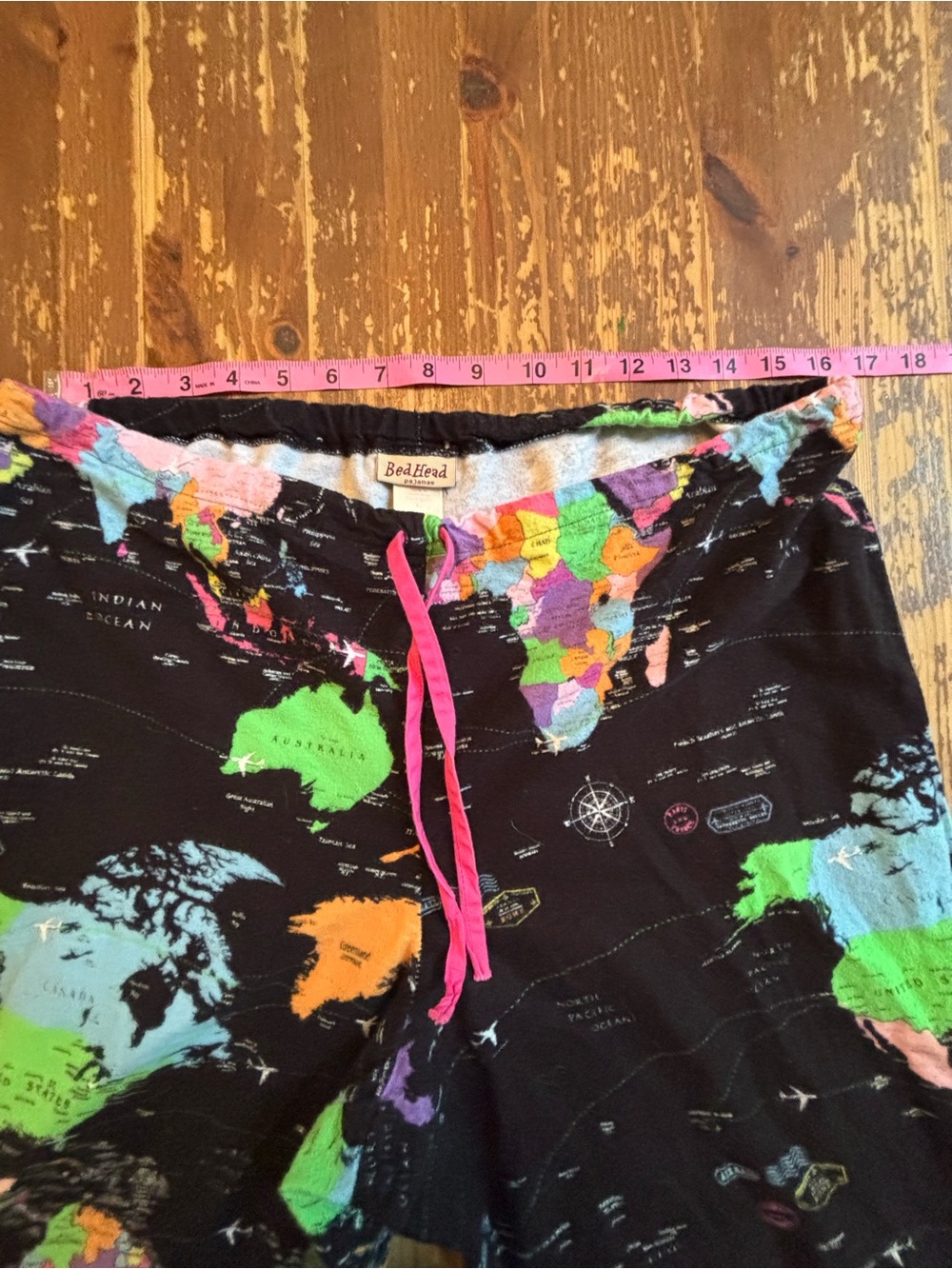 BedHead vintage Black World Map Pajama Set with Multicolor Print. Medium - Picture 10 of 16